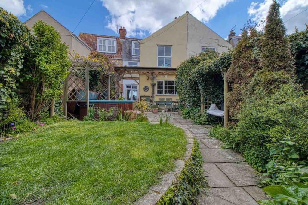 Large Character Home, Hot Tub, Beach 5 Min Walk Gorleston-on-Sea Eksteriør billede
