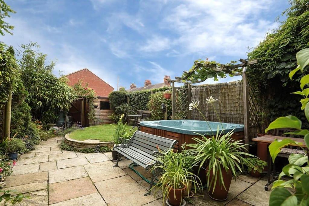 Large Character Home, Hot Tub, Beach 5 Min Walk Gorleston-on-Sea Eksteriør billede